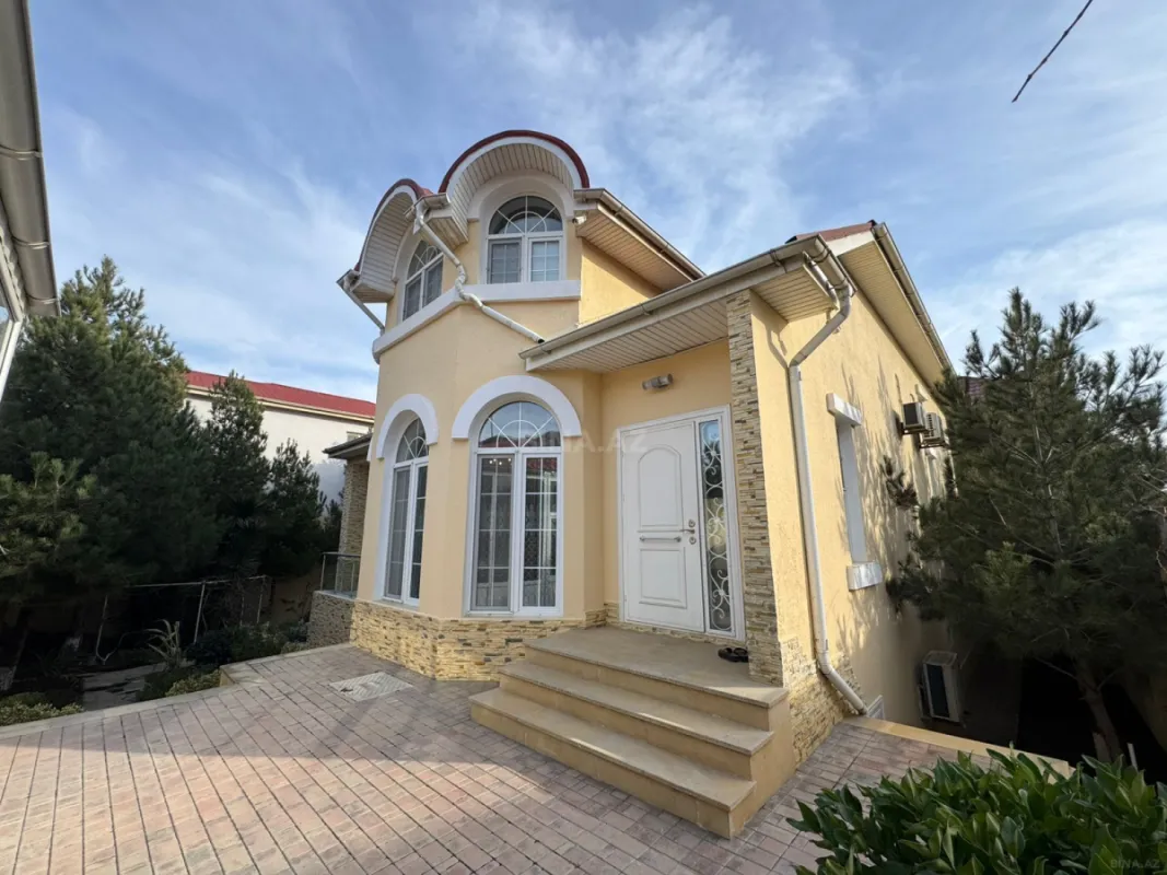Satılır 5 otaqlı həyət evi 300 m²