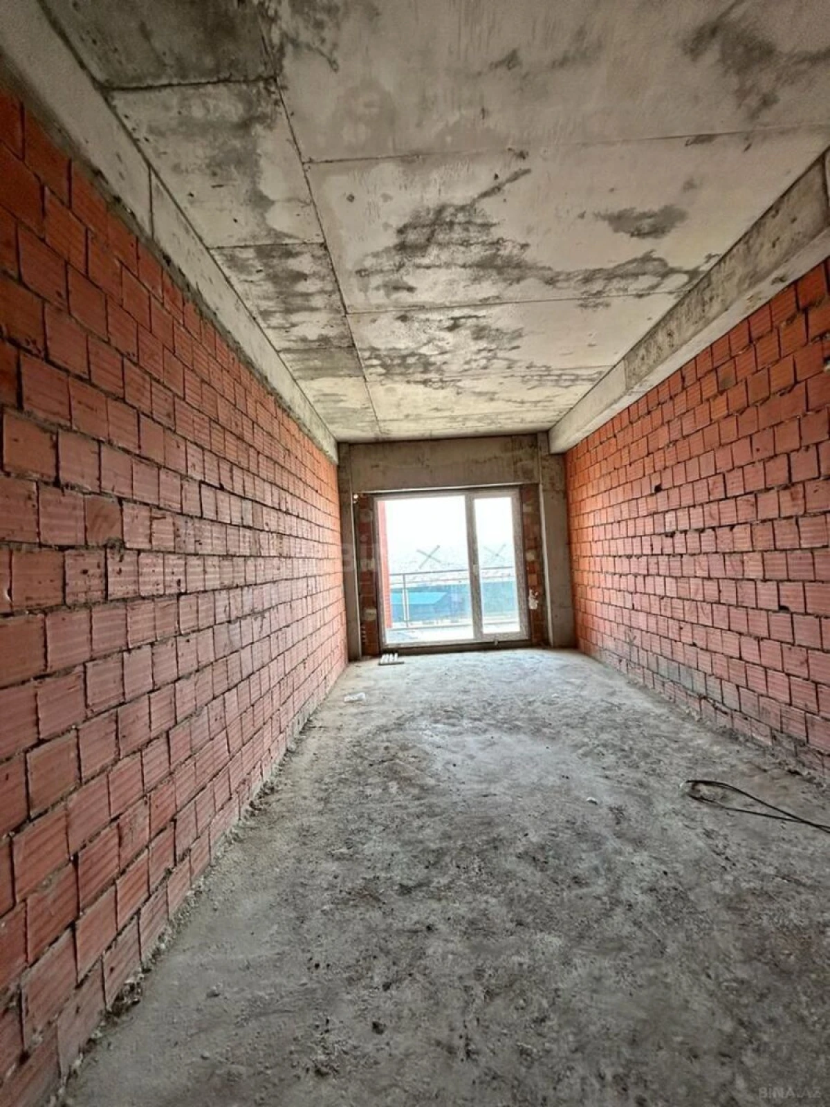 Satılır 2 otaqlı mənzil 73 m²