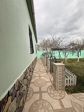 Satılır 5 otaqlı həyət evi 240 m²