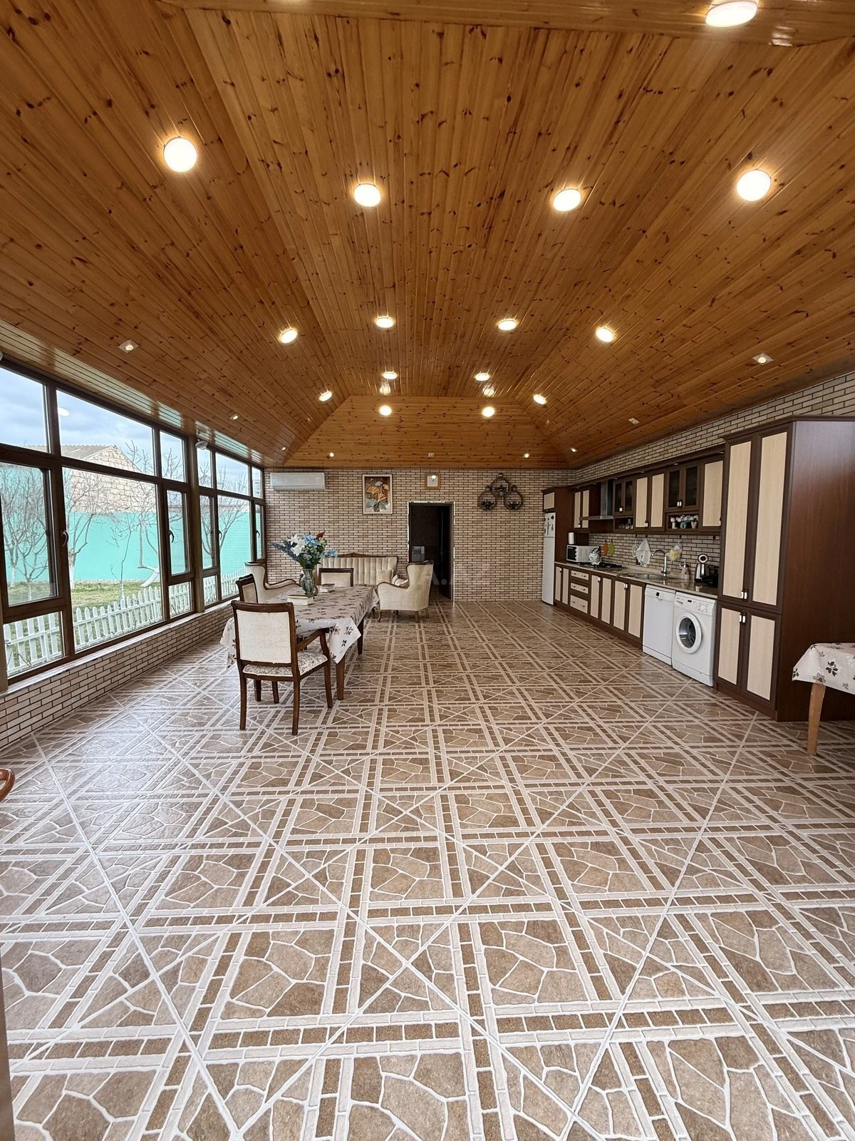 Satılır 5 otaqlı həyət evi 240 m²