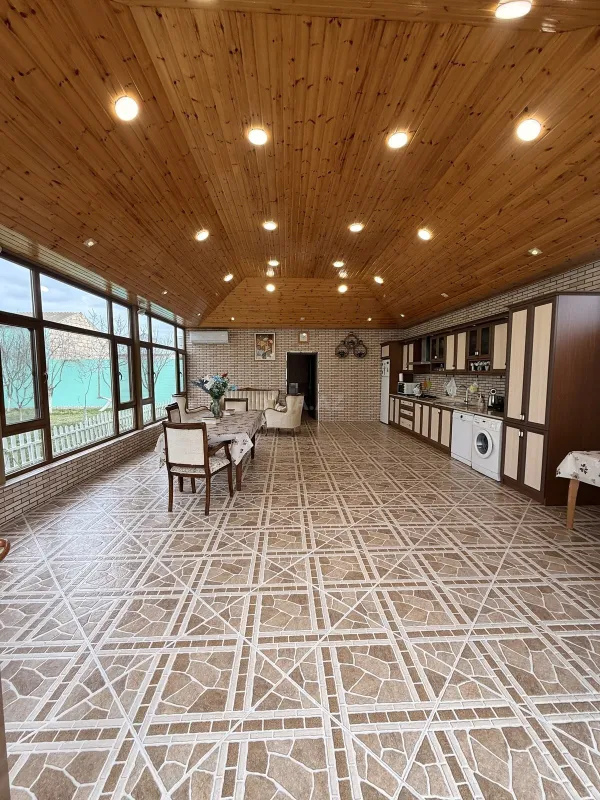 Satılır 5 otaqlı həyət evi 240 m²