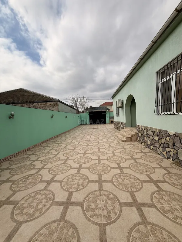 Satılır 5 otaqlı həyət evi 240 m²