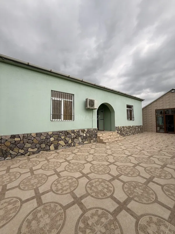 Satılır 5 otaqlı həyət evi 240 m²