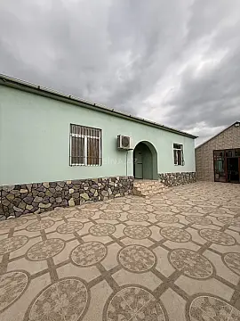 Satılır 5 otaqlı həyət evi 240 m²