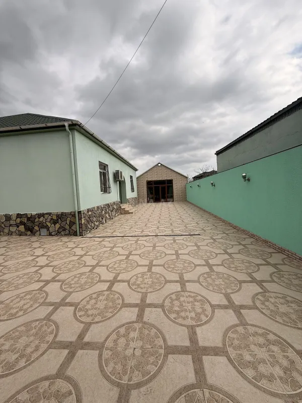 Satılır 5 otaqlı həyət evi 240 m²