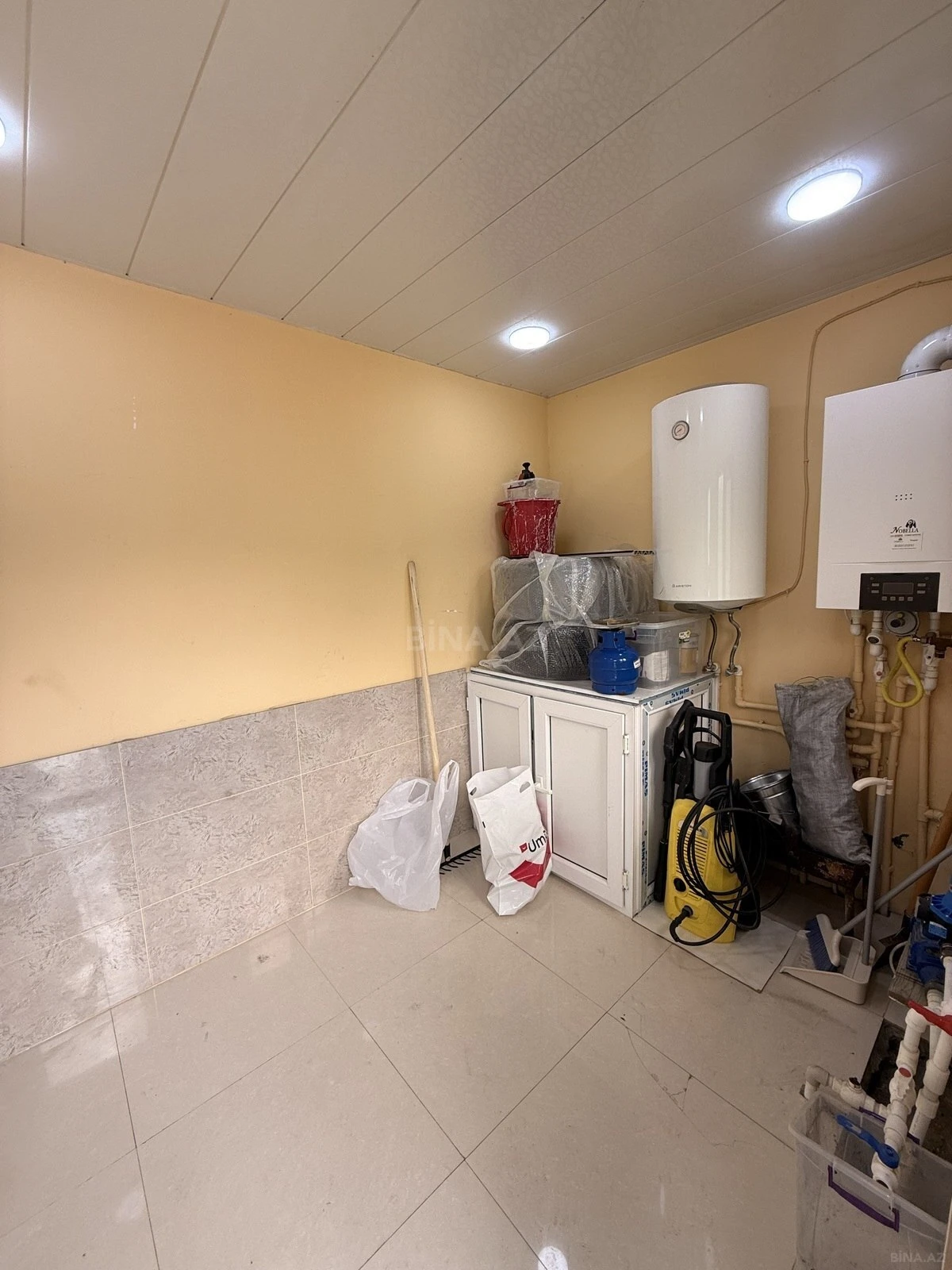 Satılır 5 otaqlı həyət evi 240 m²