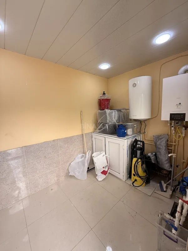 Satılır 5 otaqlı həyət evi 240 m²