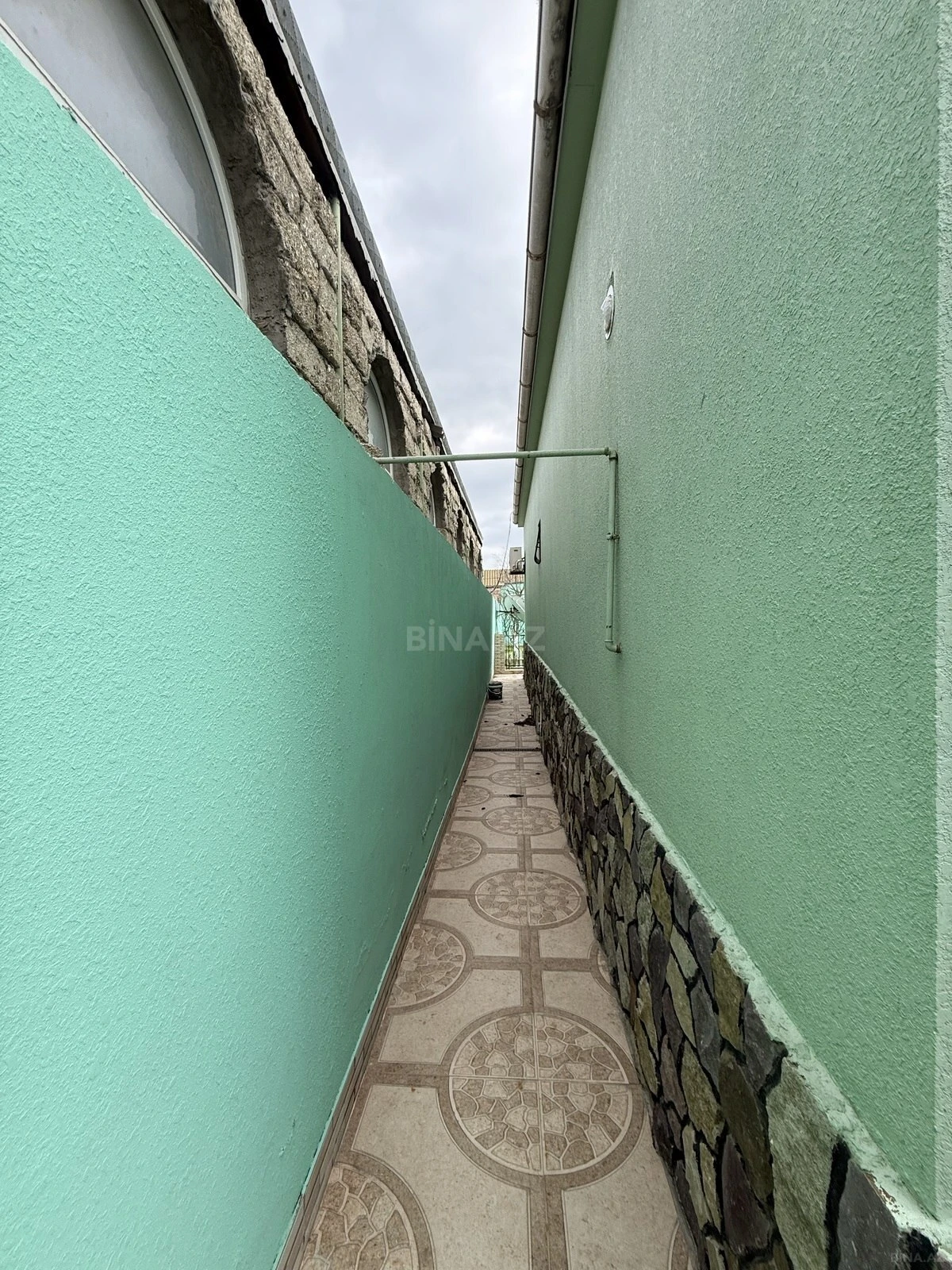 Satılır 5 otaqlı həyət evi 240 m²