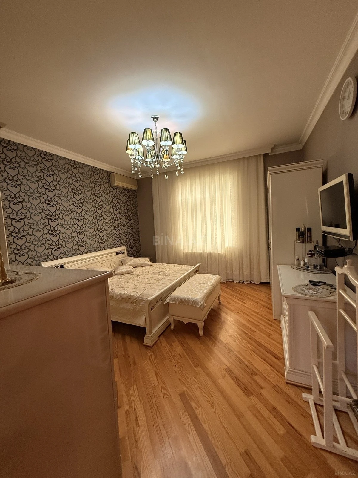 Satılır 5 otaqlı həyət evi 240 m²