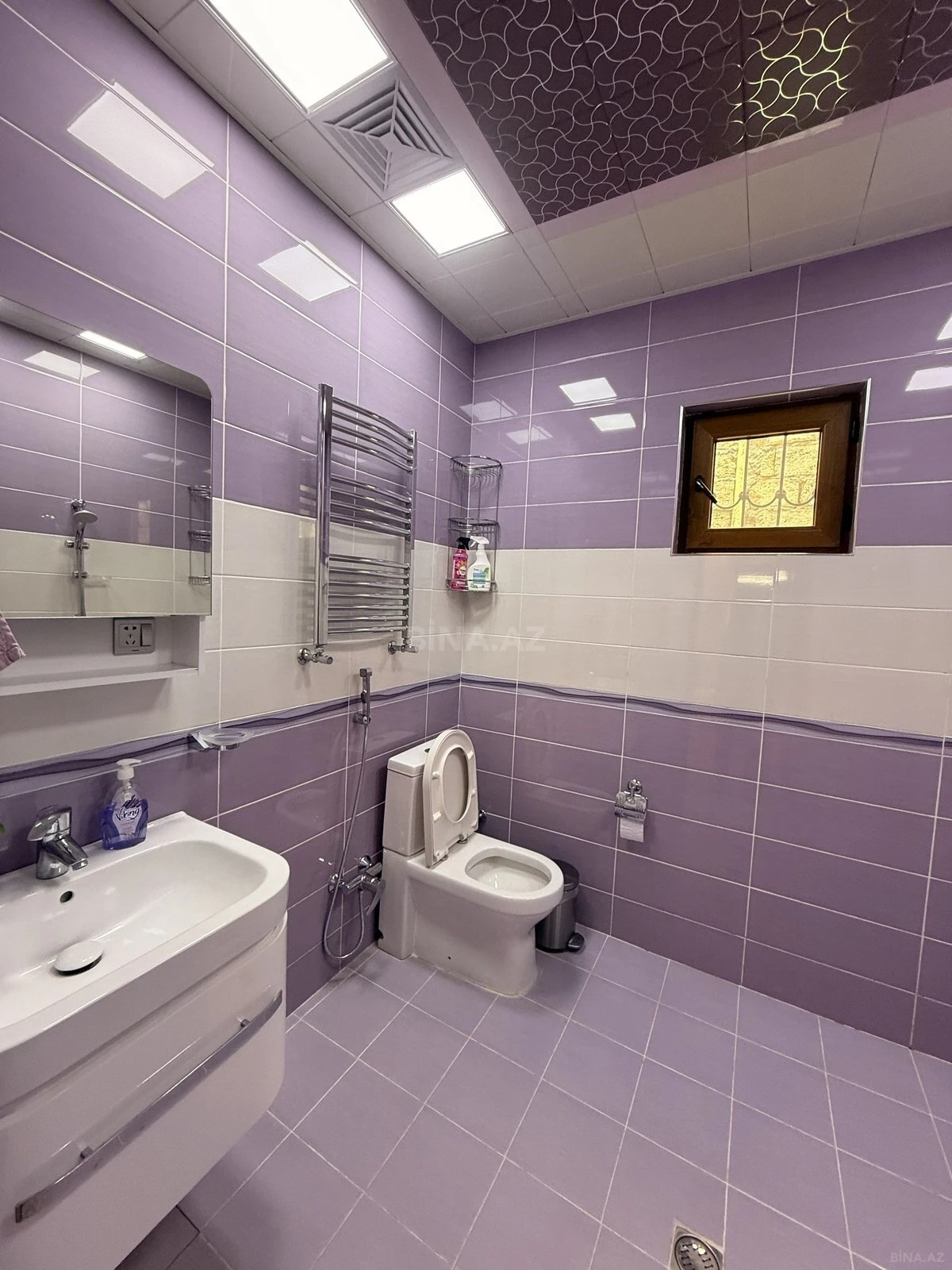 Satılır 5 otaqlı həyət evi 240 m²