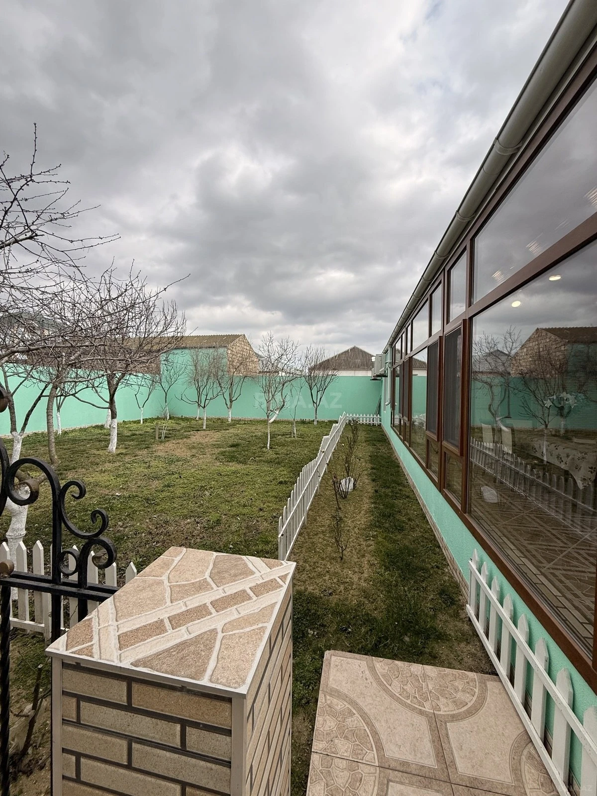 Satılır 5 otaqlı həyət evi 240 m²