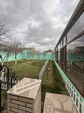 Satılır 5 otaqlı həyət evi 240 m²