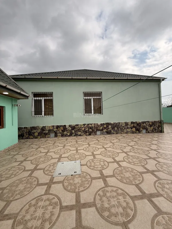 Satılır 5 otaqlı həyət evi 240 m²