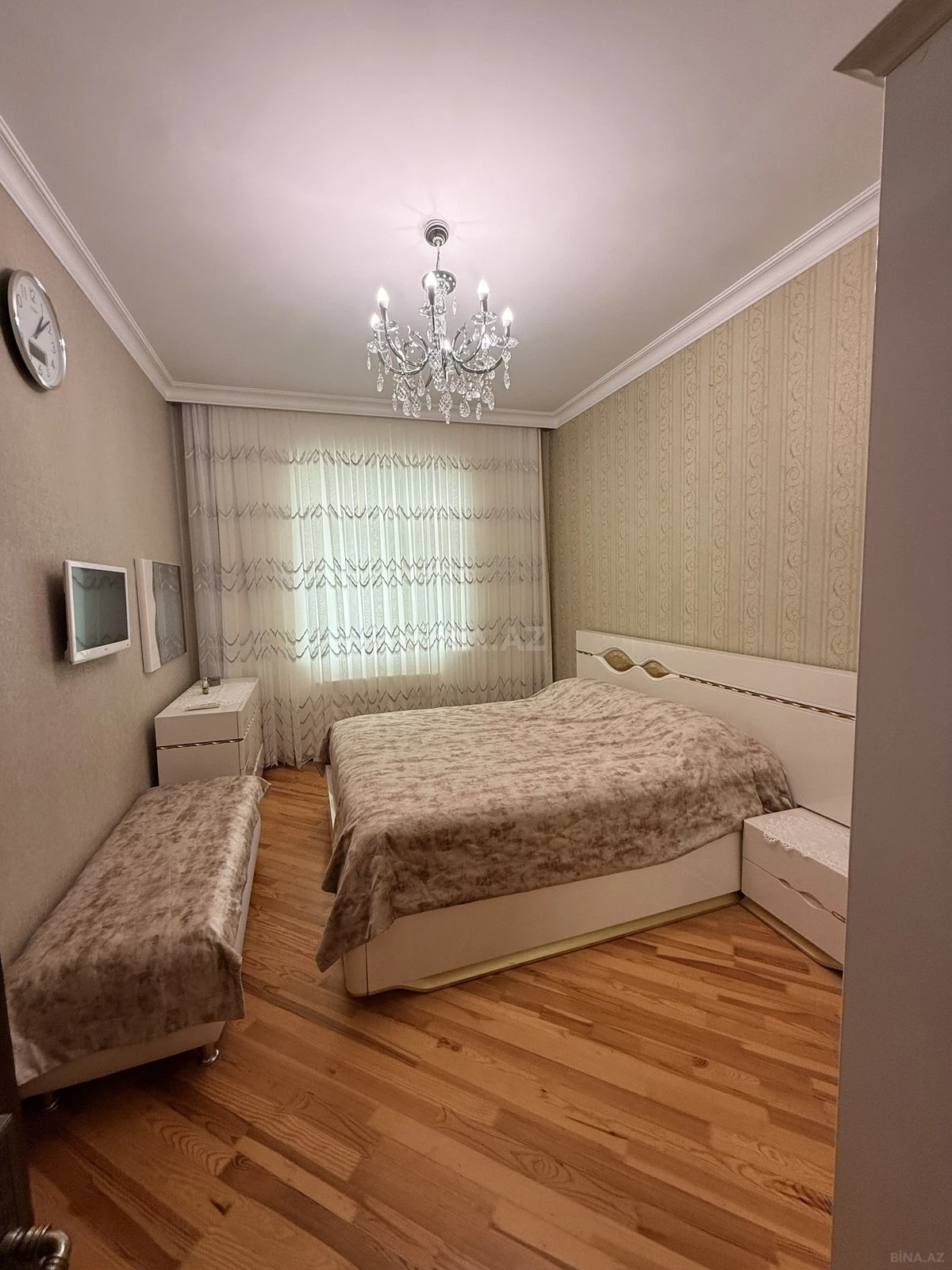 Satılır 5 otaqlı həyət evi 240 m²