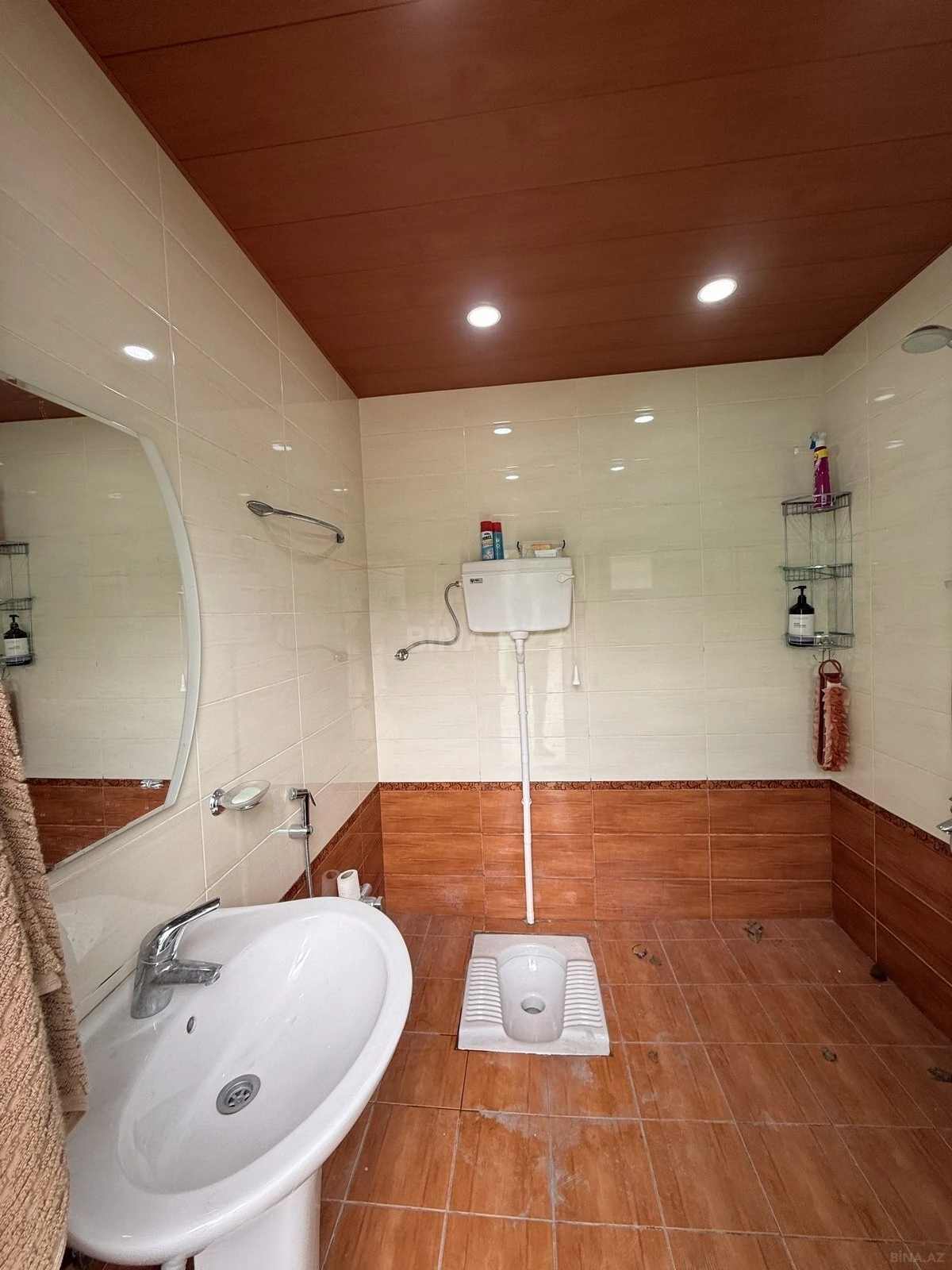 Satılır 5 otaqlı həyət evi 240 m²