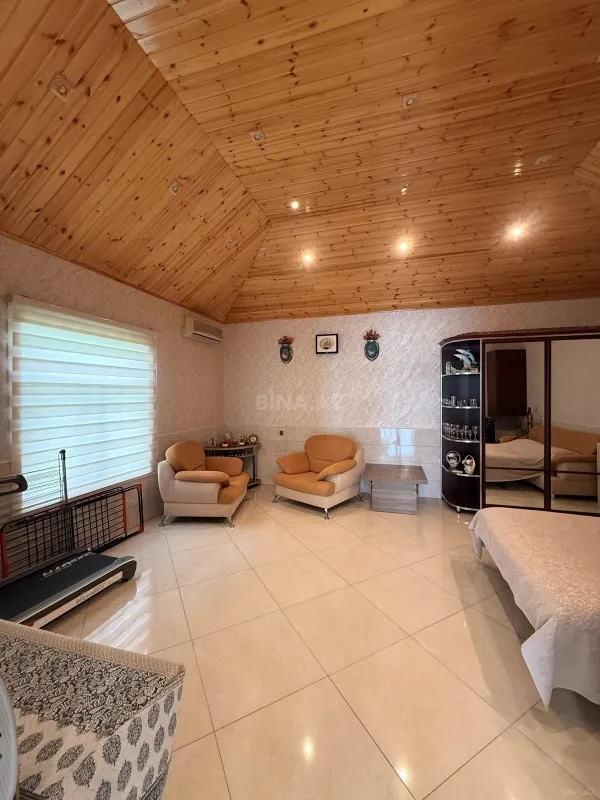 Satılır 5 otaqlı həyət evi 240 m²