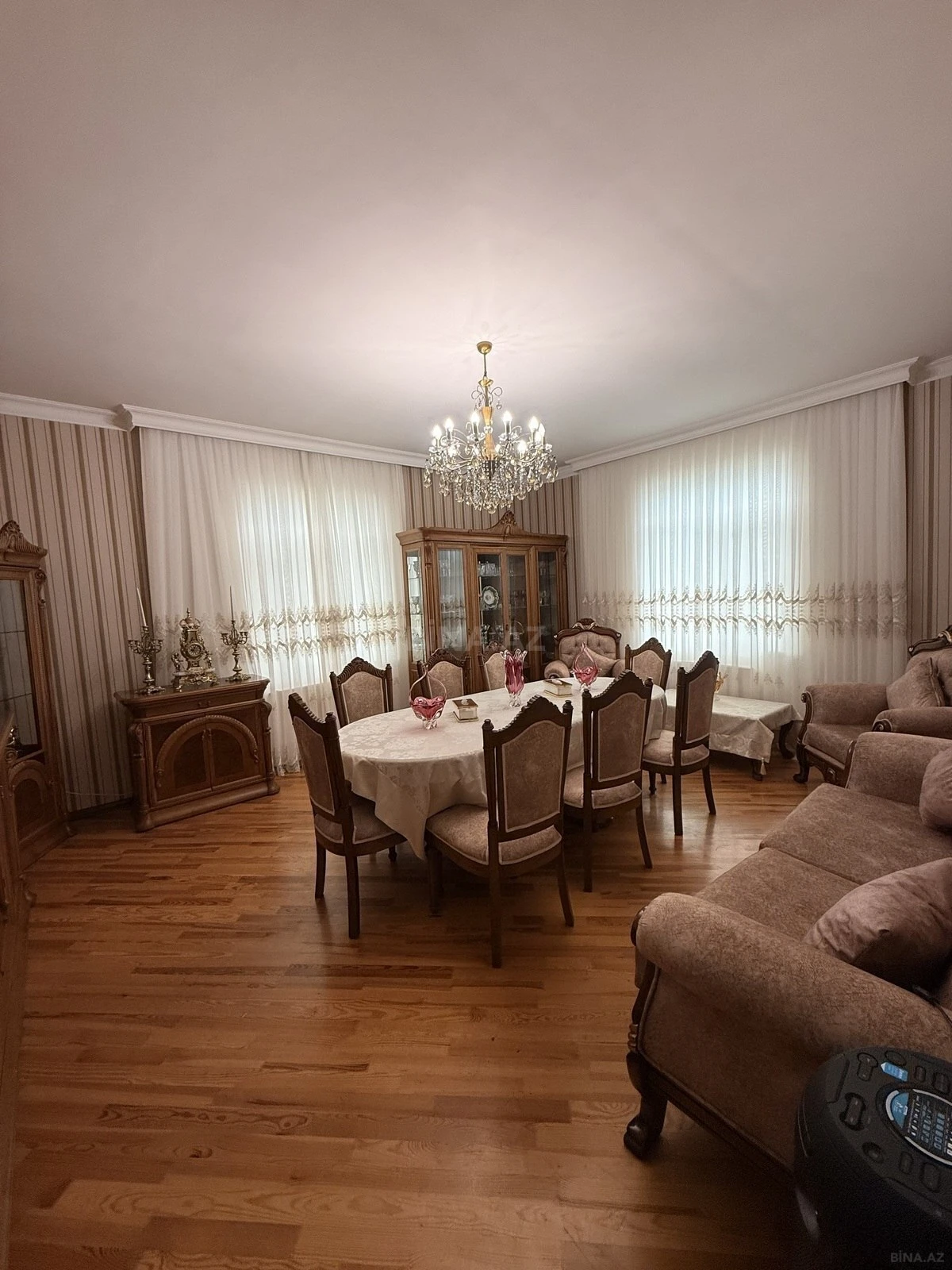 Satılır 5 otaqlı həyət evi 240 m²