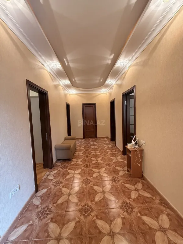 Satılır 5 otaqlı həyət evi 240 m²