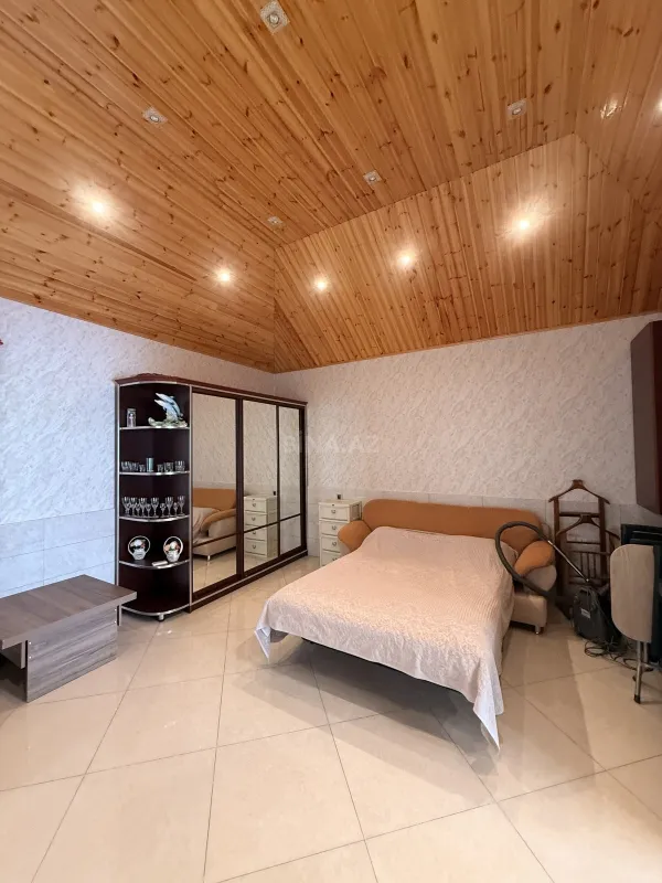 Satılır 5 otaqlı həyət evi 240 m²