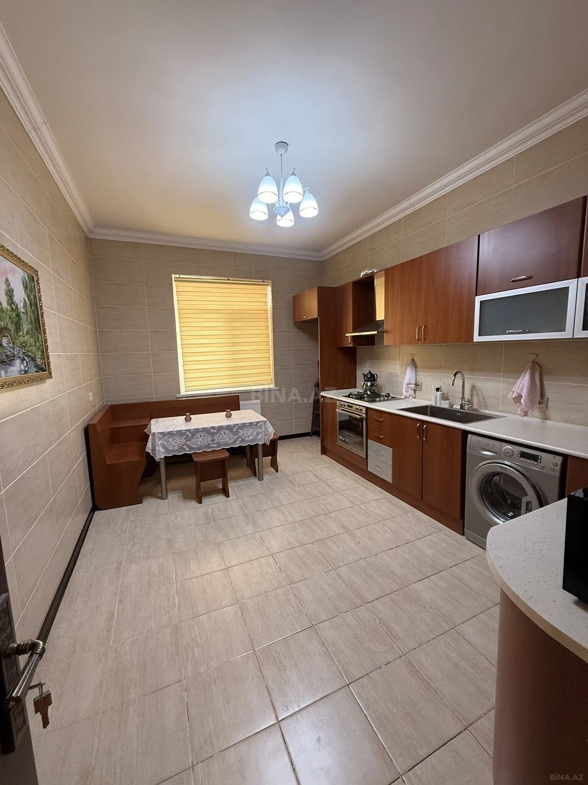 Satılır 5 otaqlı həyət evi 240 m²