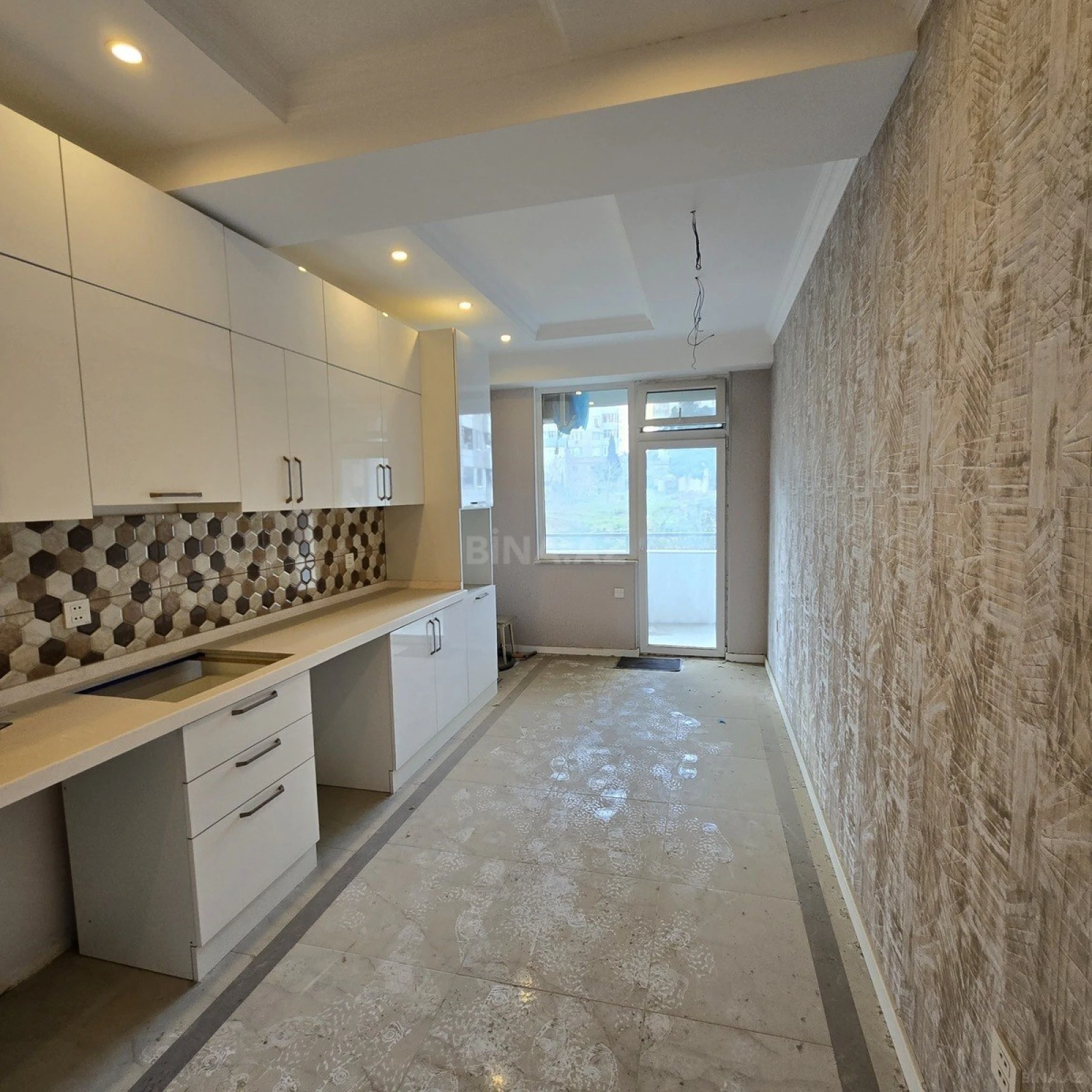 Satılır 3 otaqlı mənzil 104 m²