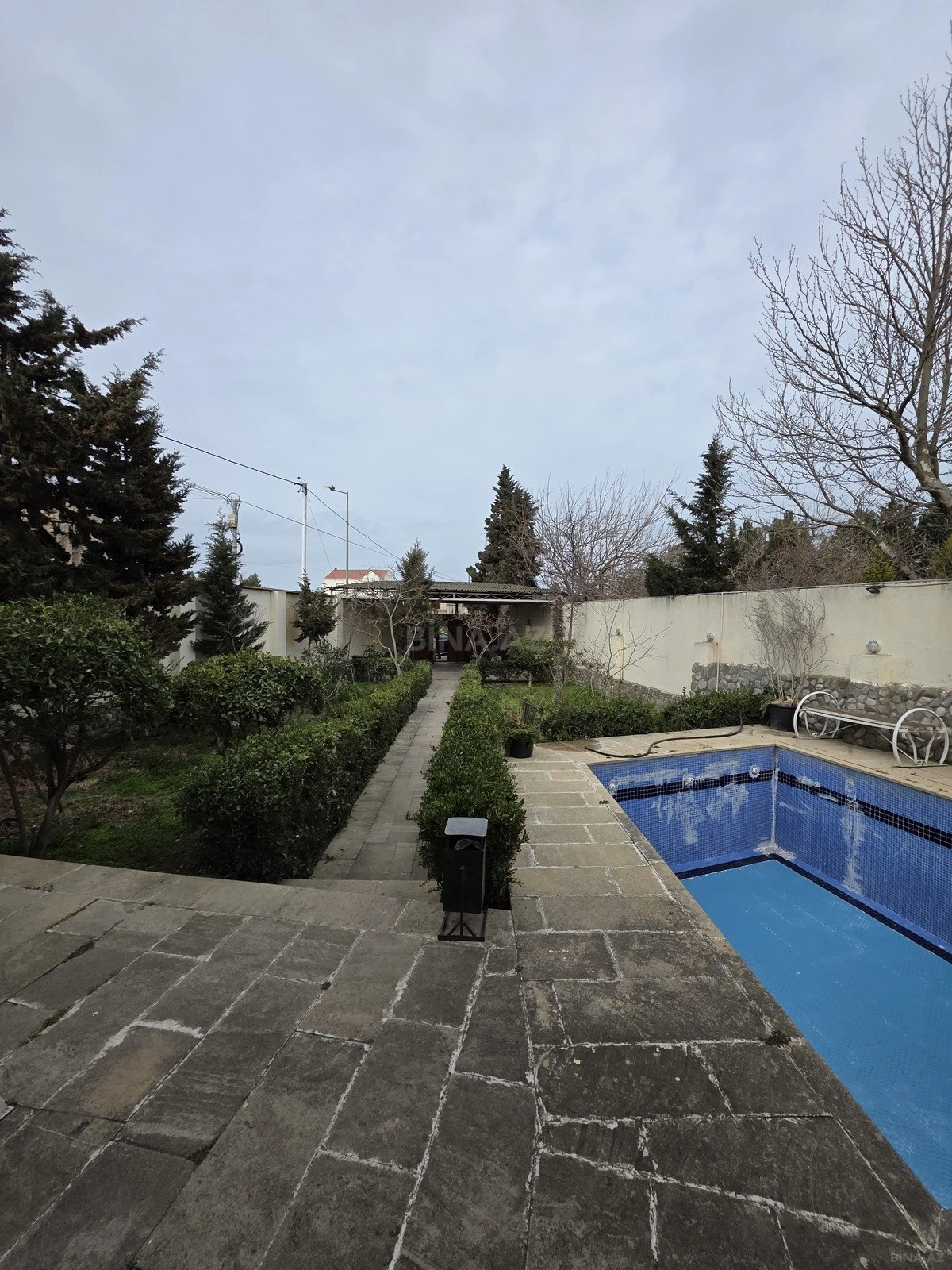 Satılır obyekt 600 m²