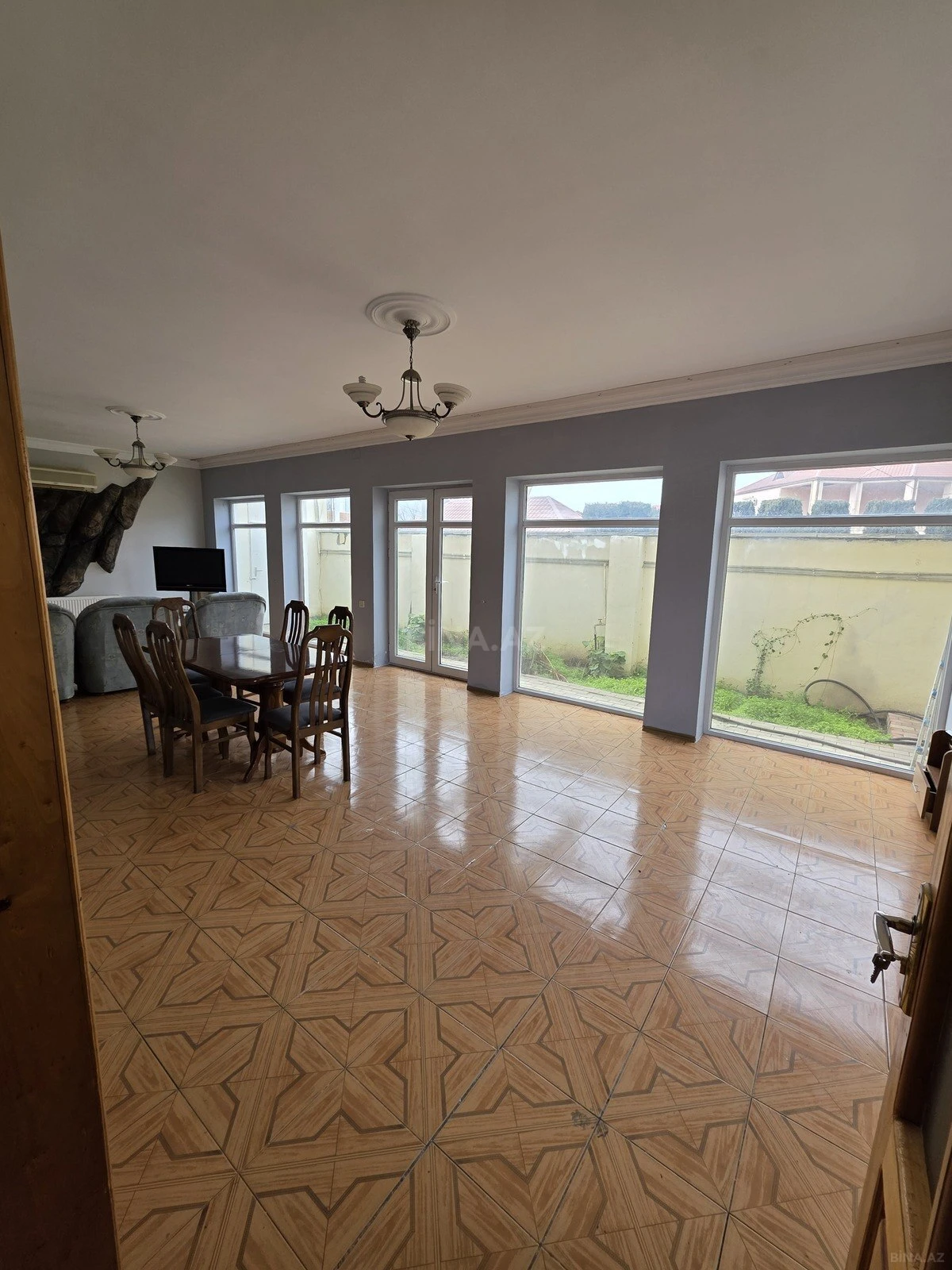 Satılır obyekt 600 m²