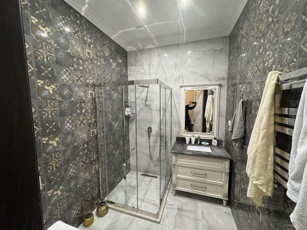 Satılır 6 otaqlı həyət evi 342 m²