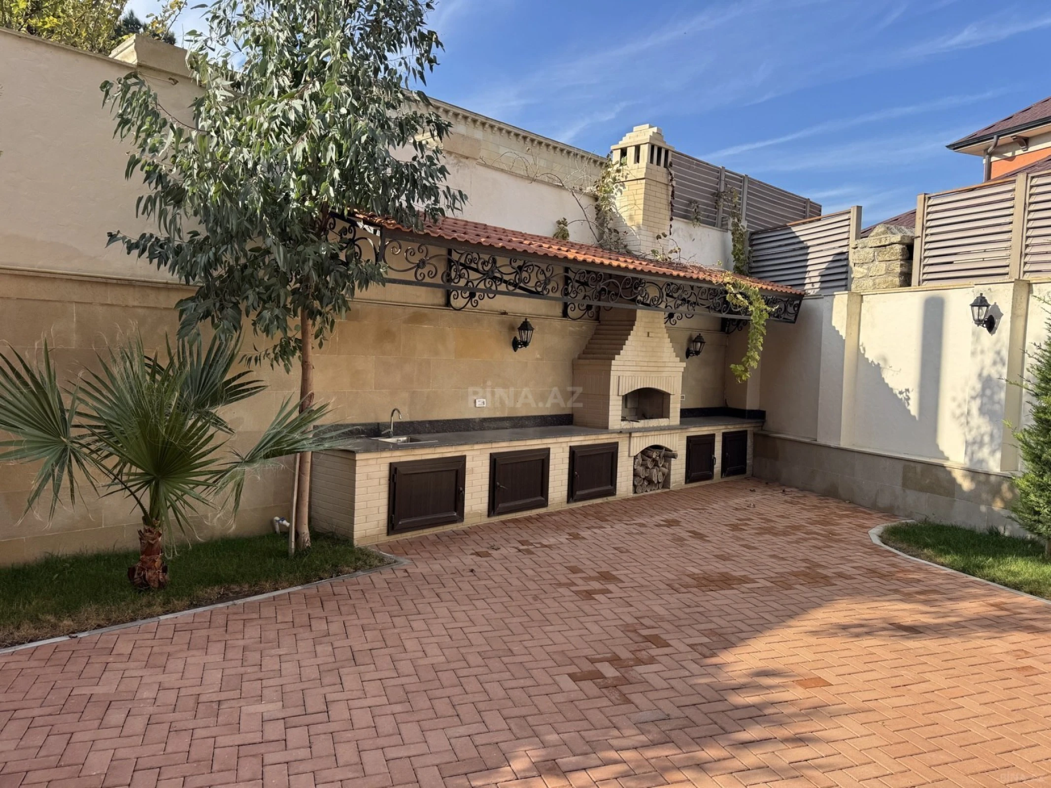 Satılır 6 otaqlı həyət evi 342 m²