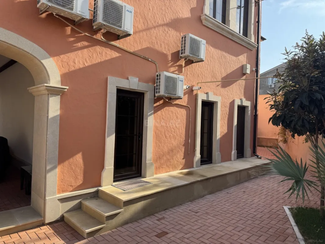 Satılır 6 otaqlı həyət evi 342 m²