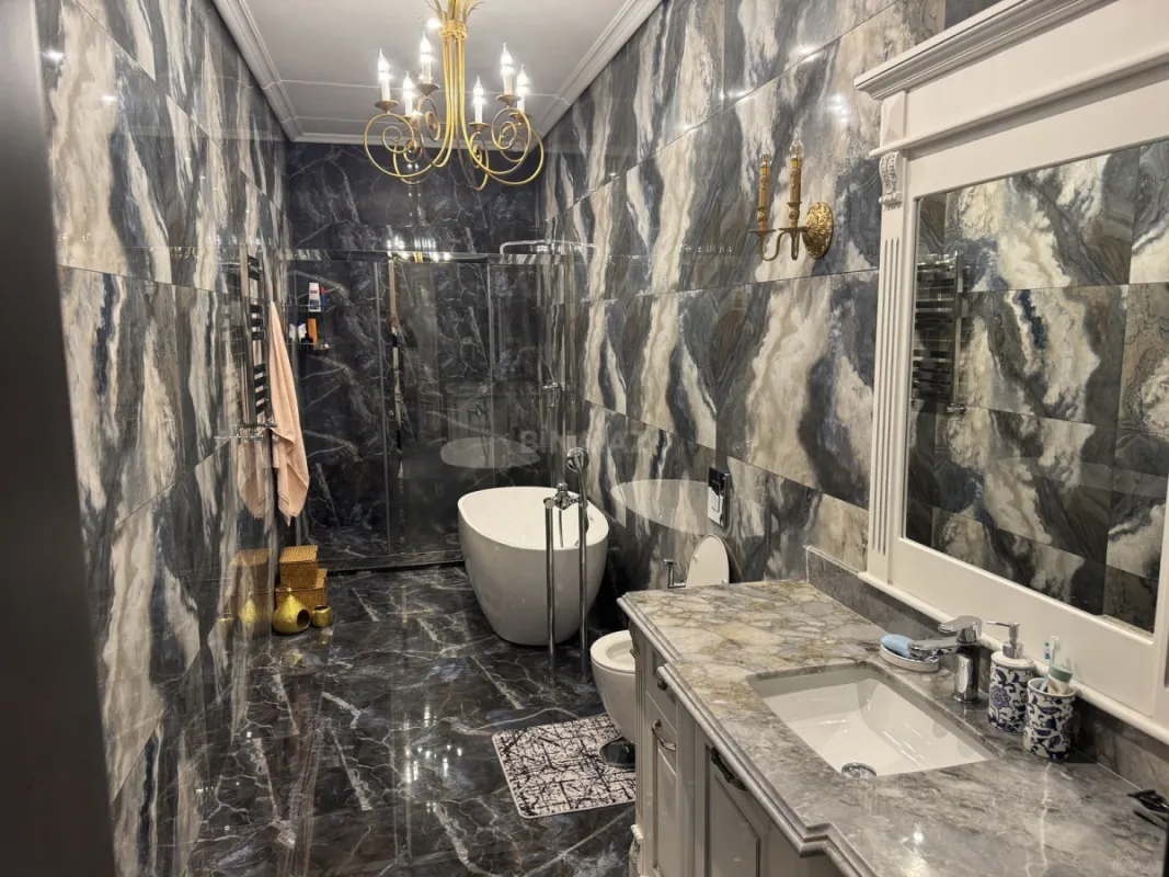 Satılır 6 otaqlı həyət evi 342 m²