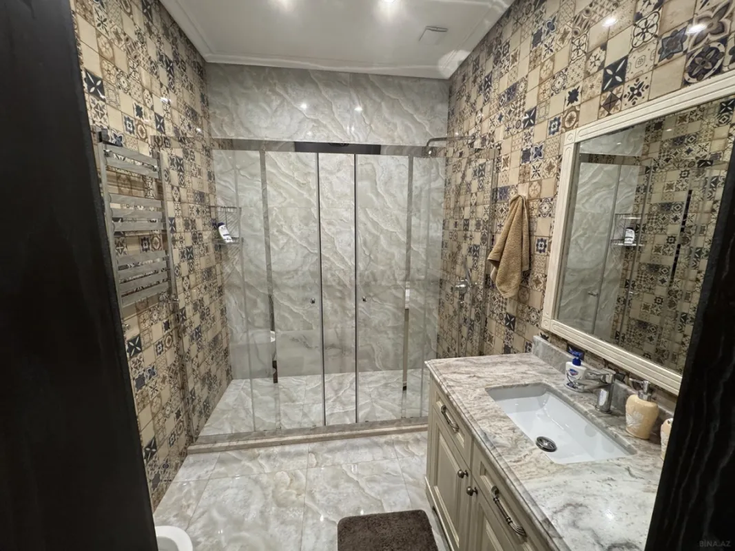 Satılır 6 otaqlı həyət evi 342 m²