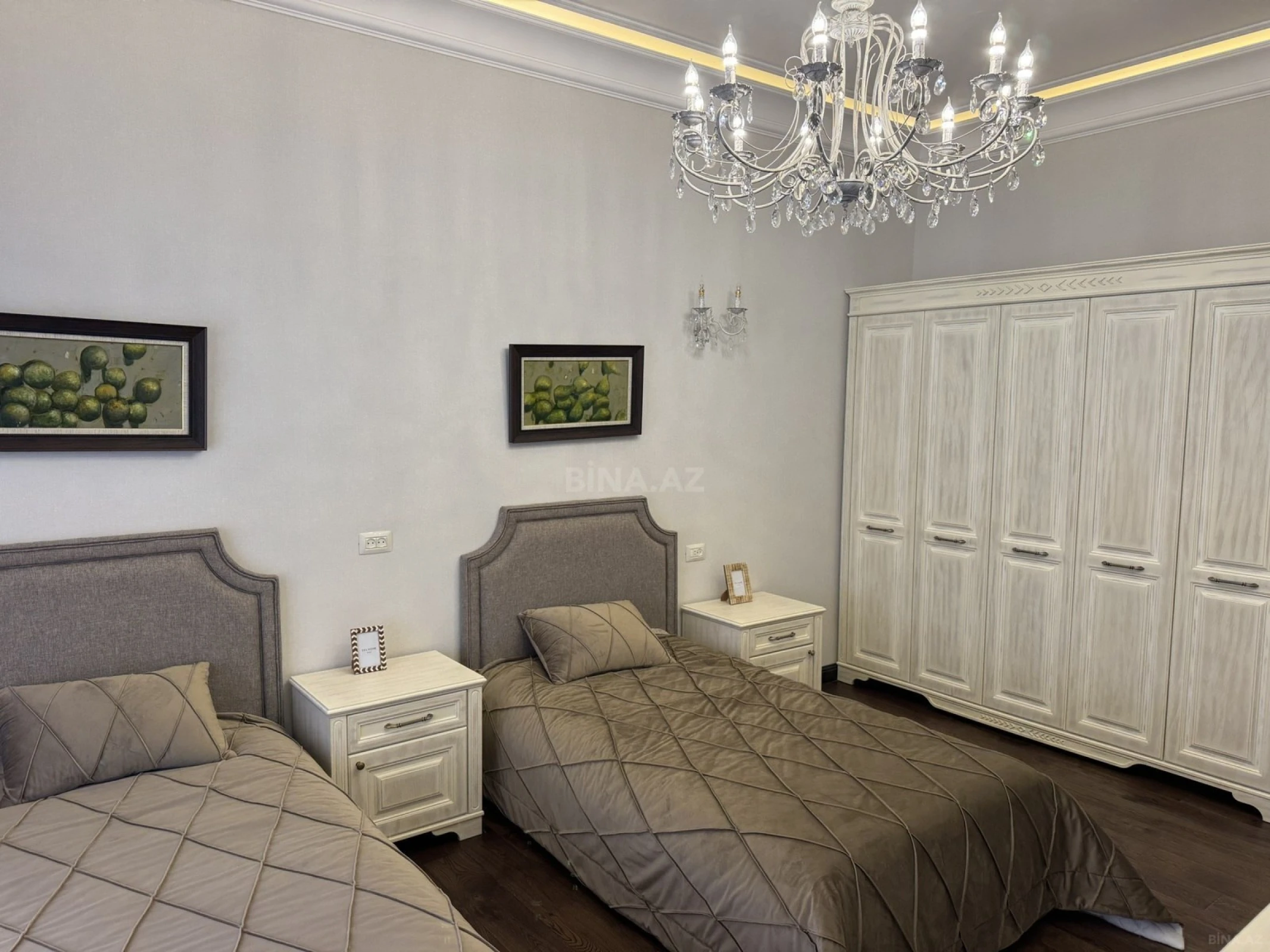 Satılır 6 otaqlı həyət evi 342 m²