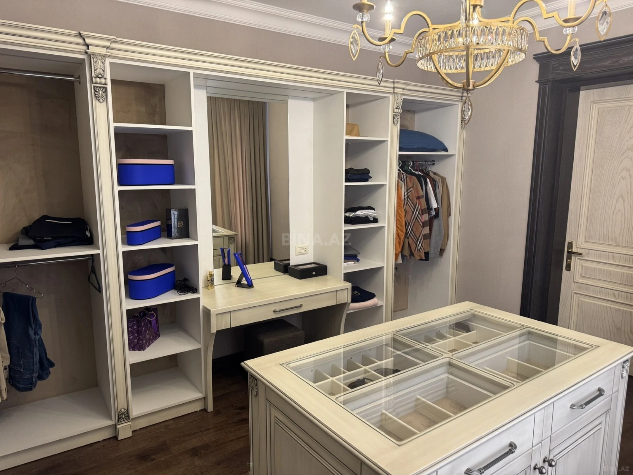 Satılır 6 otaqlı həyət evi 342 m²