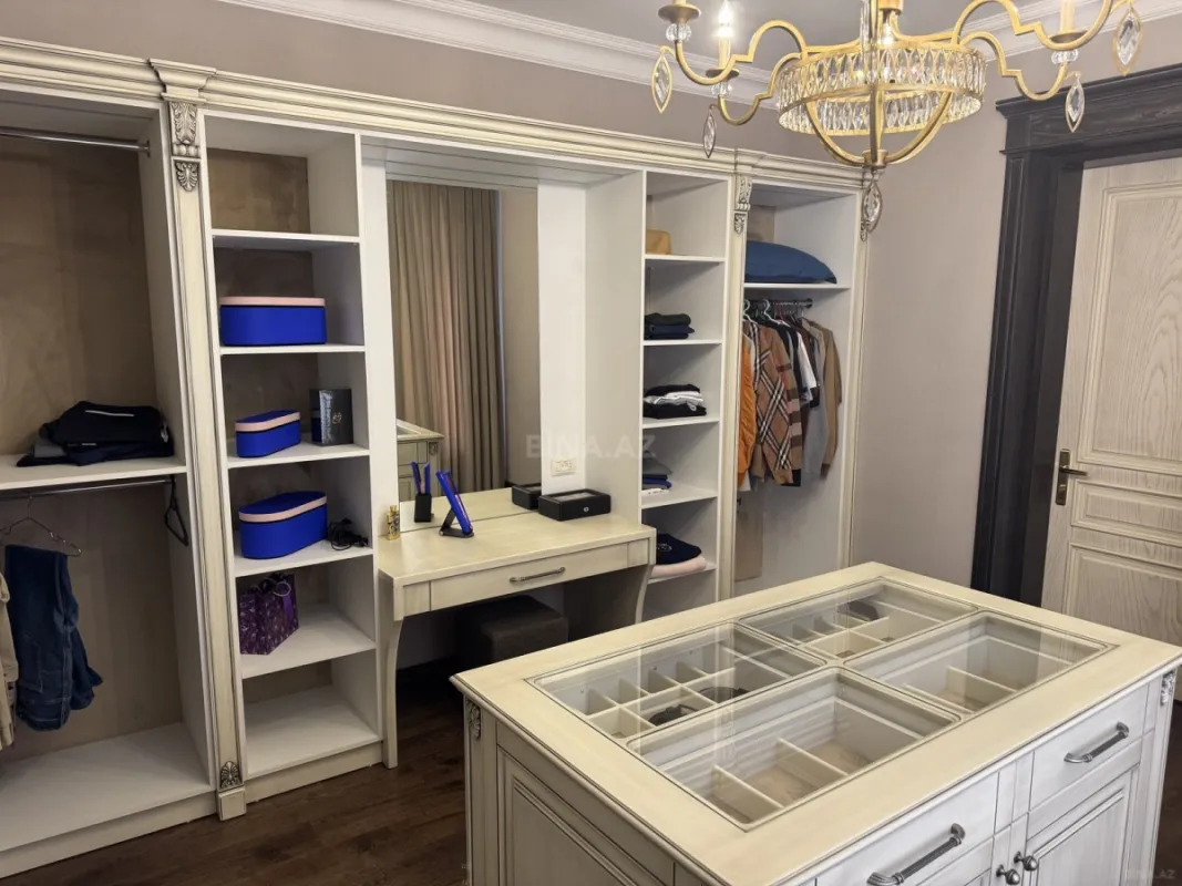 Satılır 6 otaqlı həyət evi 342 m²