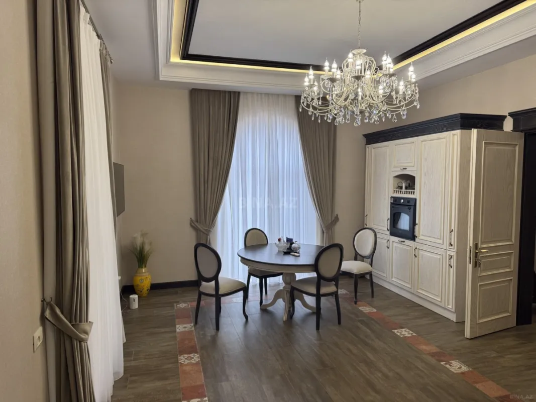 Satılır 6 otaqlı həyət evi 342 m²