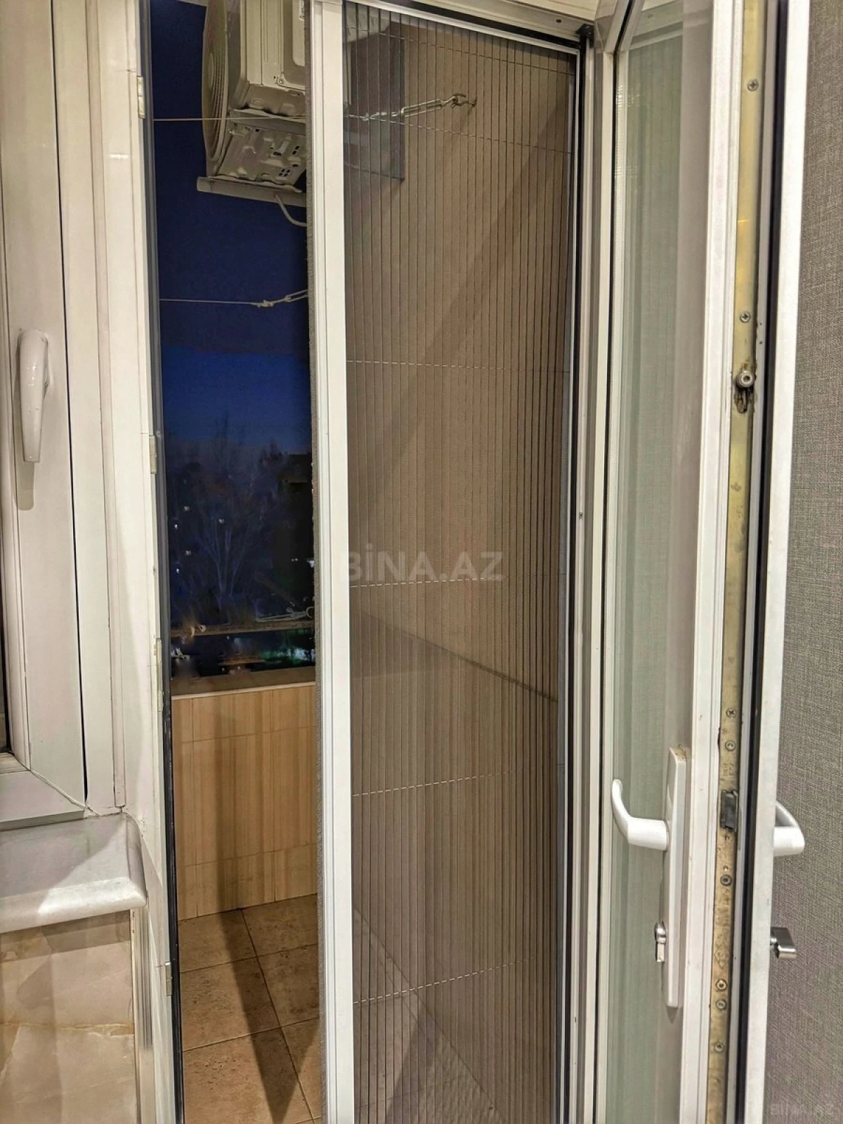 Satılır 4 otaqlı mənzil 145 m²