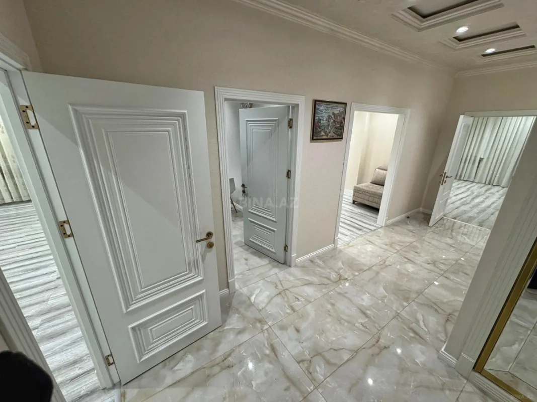 Satılır 4 otaqlı mənzil 145 m²
