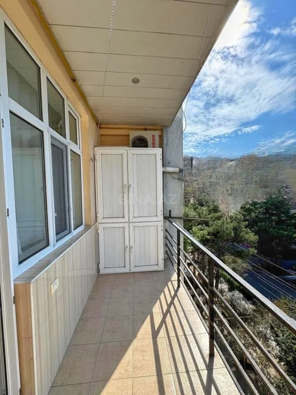 Satılır 4 otaqlı mənzil 145 m²