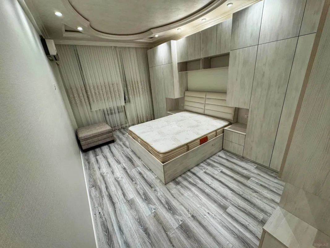 Satılır 4 otaqlı mənzil 145 m²