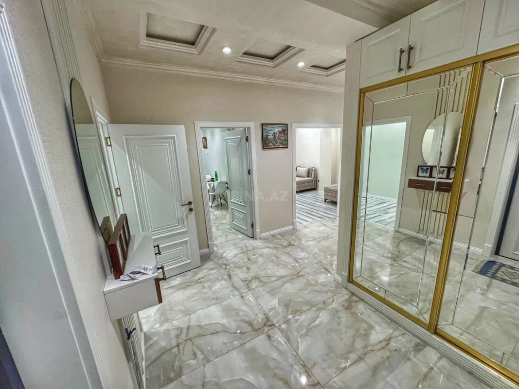 Satılır 4 otaqlı mənzil 145 m²