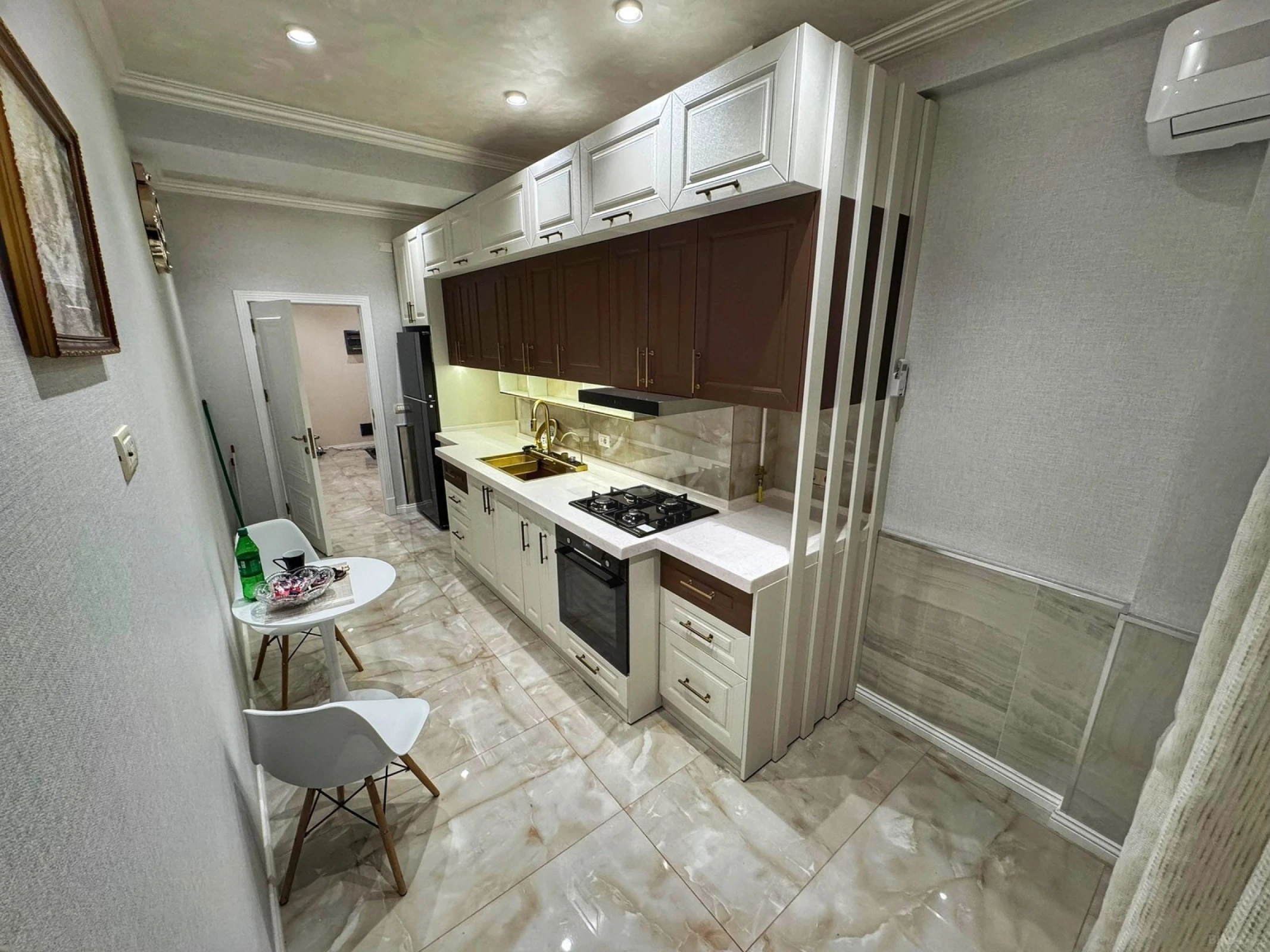 Satılır 4 otaqlı mənzil 145 m²