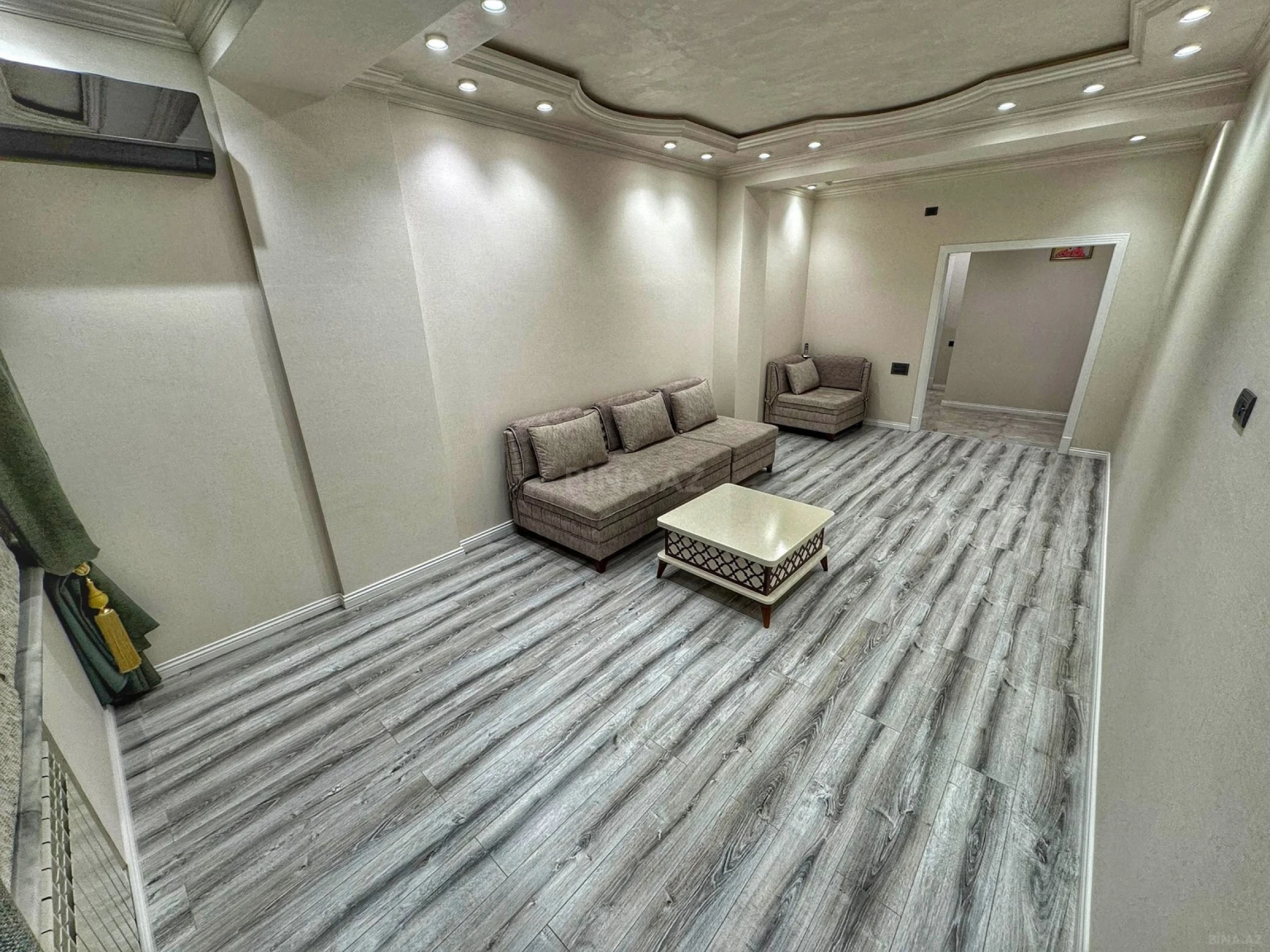 Satılır 4 otaqlı mənzil 145 m²