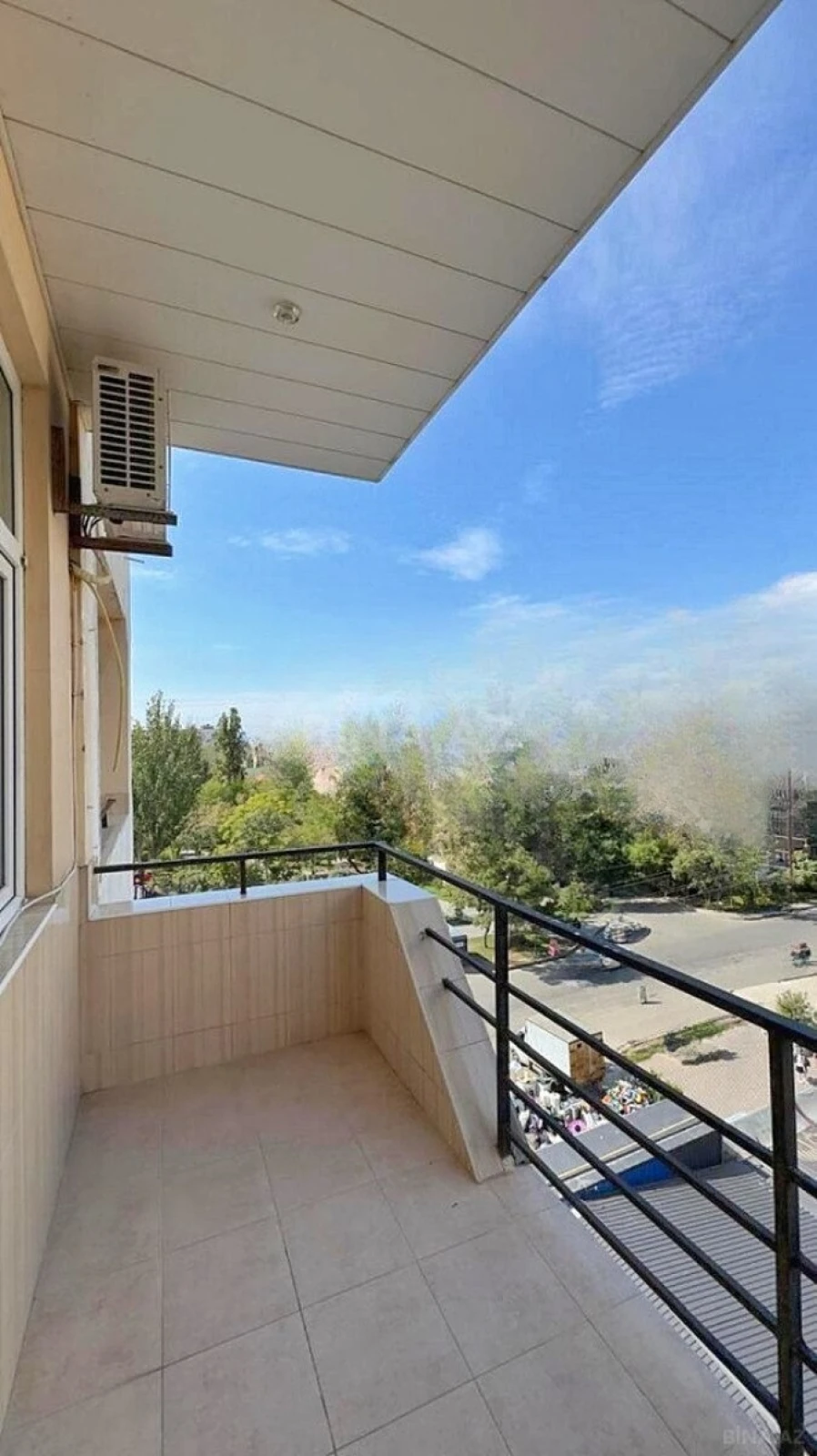 Satılır 4 otaqlı mənzil 145 m²