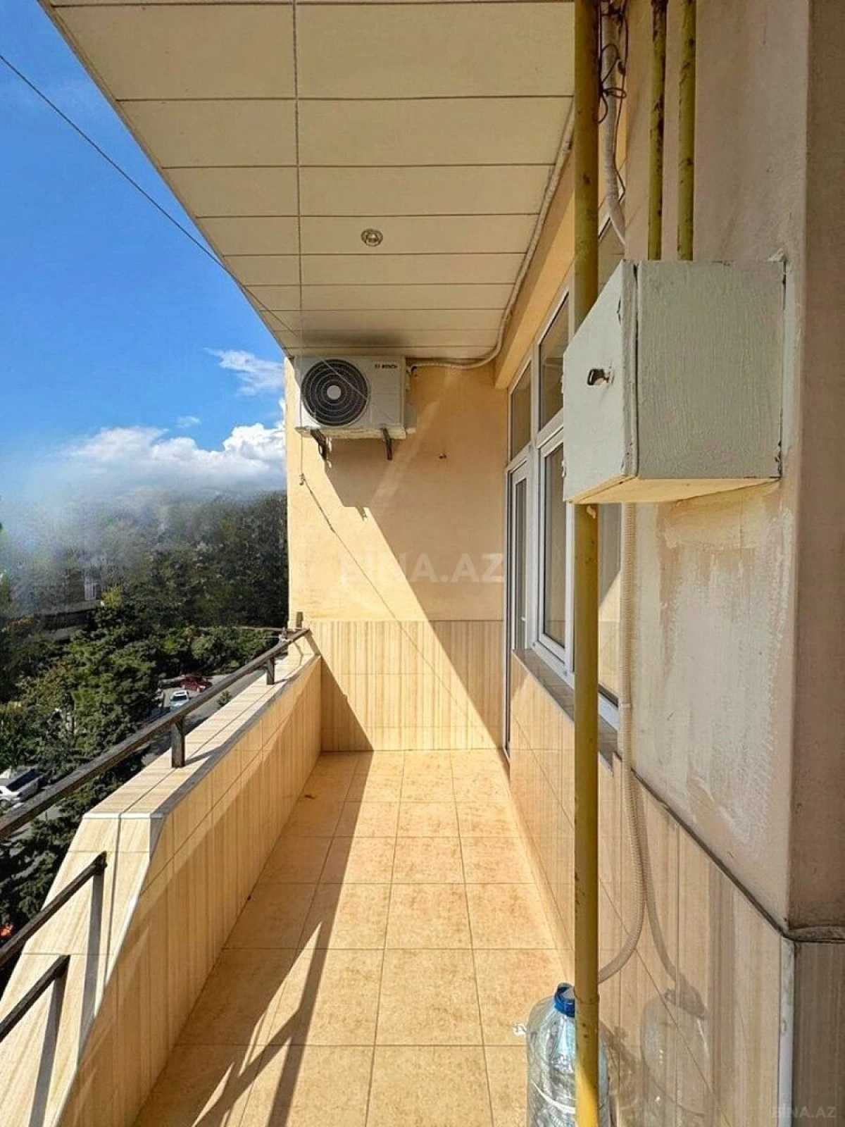 Satılır 4 otaqlı mənzil 145 m²