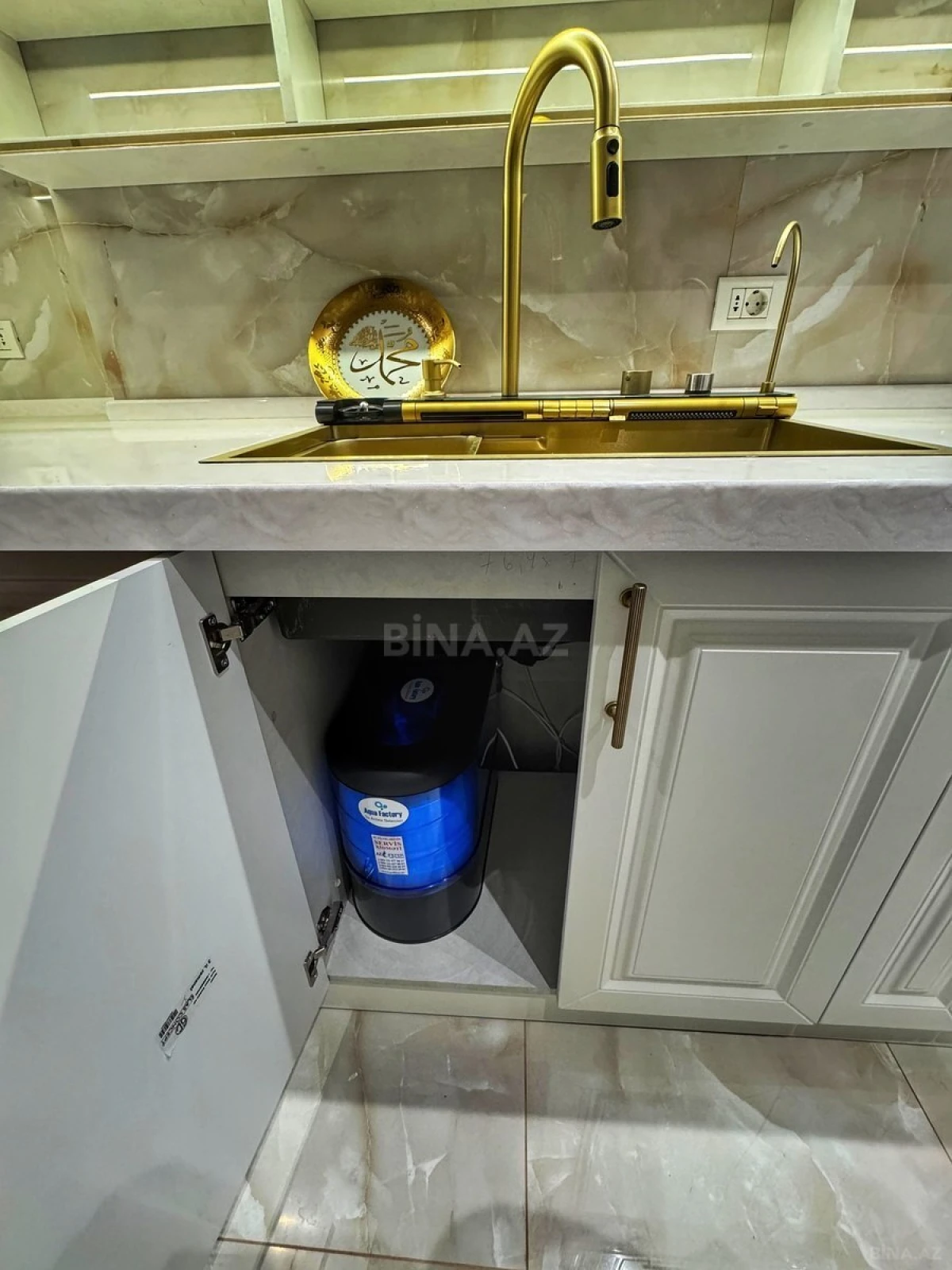 Satılır 4 otaqlı mənzil 145 m²