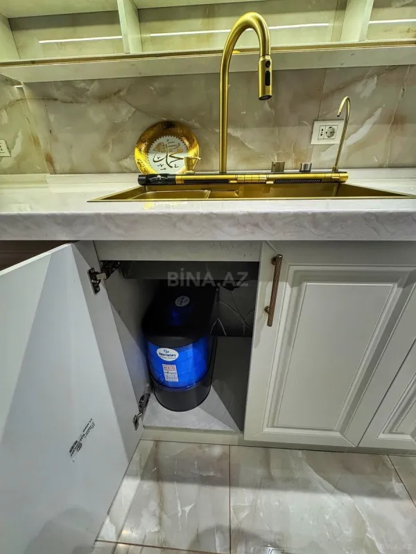 Satılır 4 otaqlı mənzil 145 m²