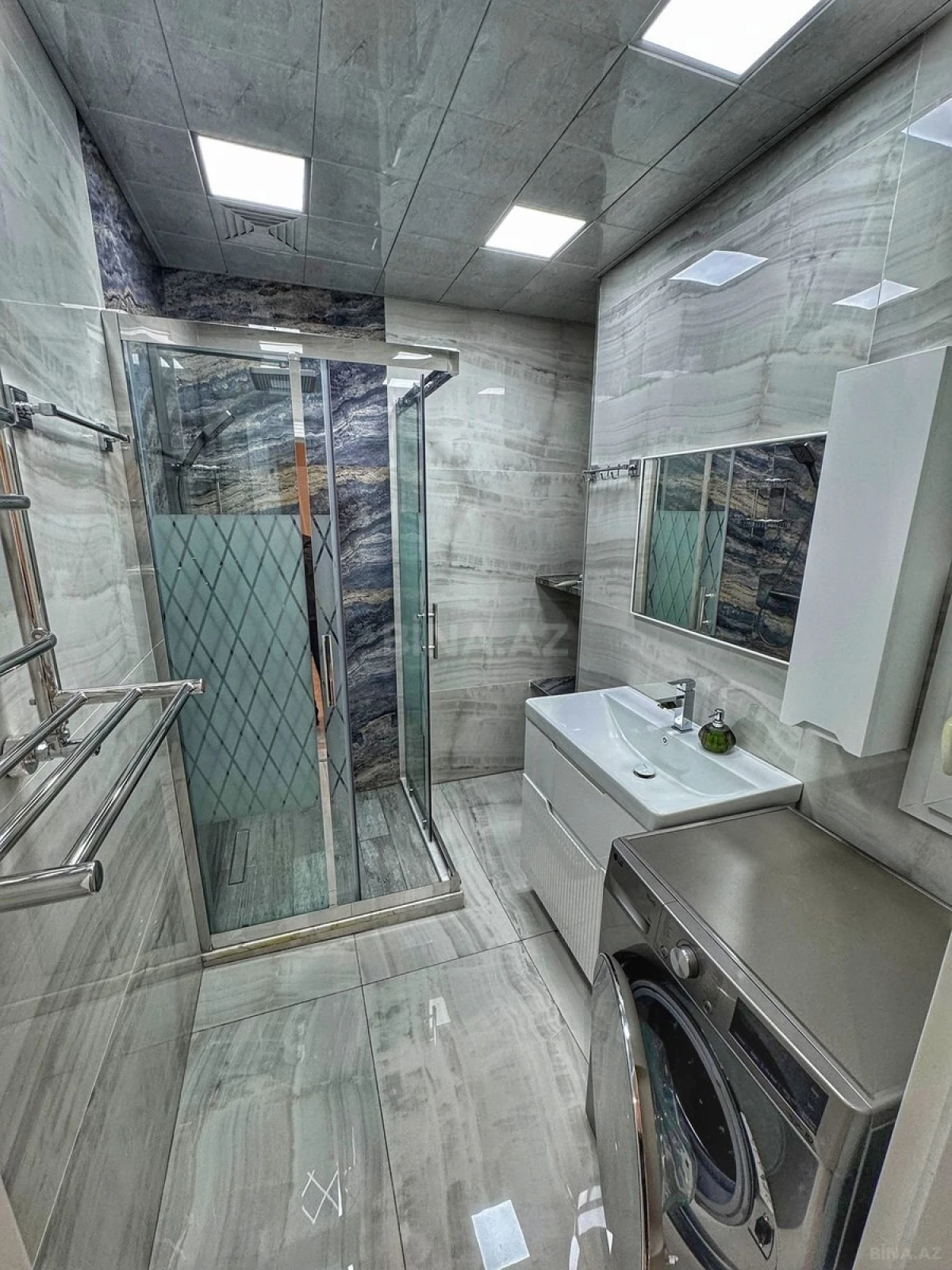 Satılır 4 otaqlı mənzil 145 m²