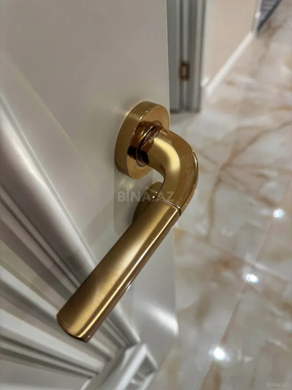 Satılır 4 otaqlı mənzil 145 m²