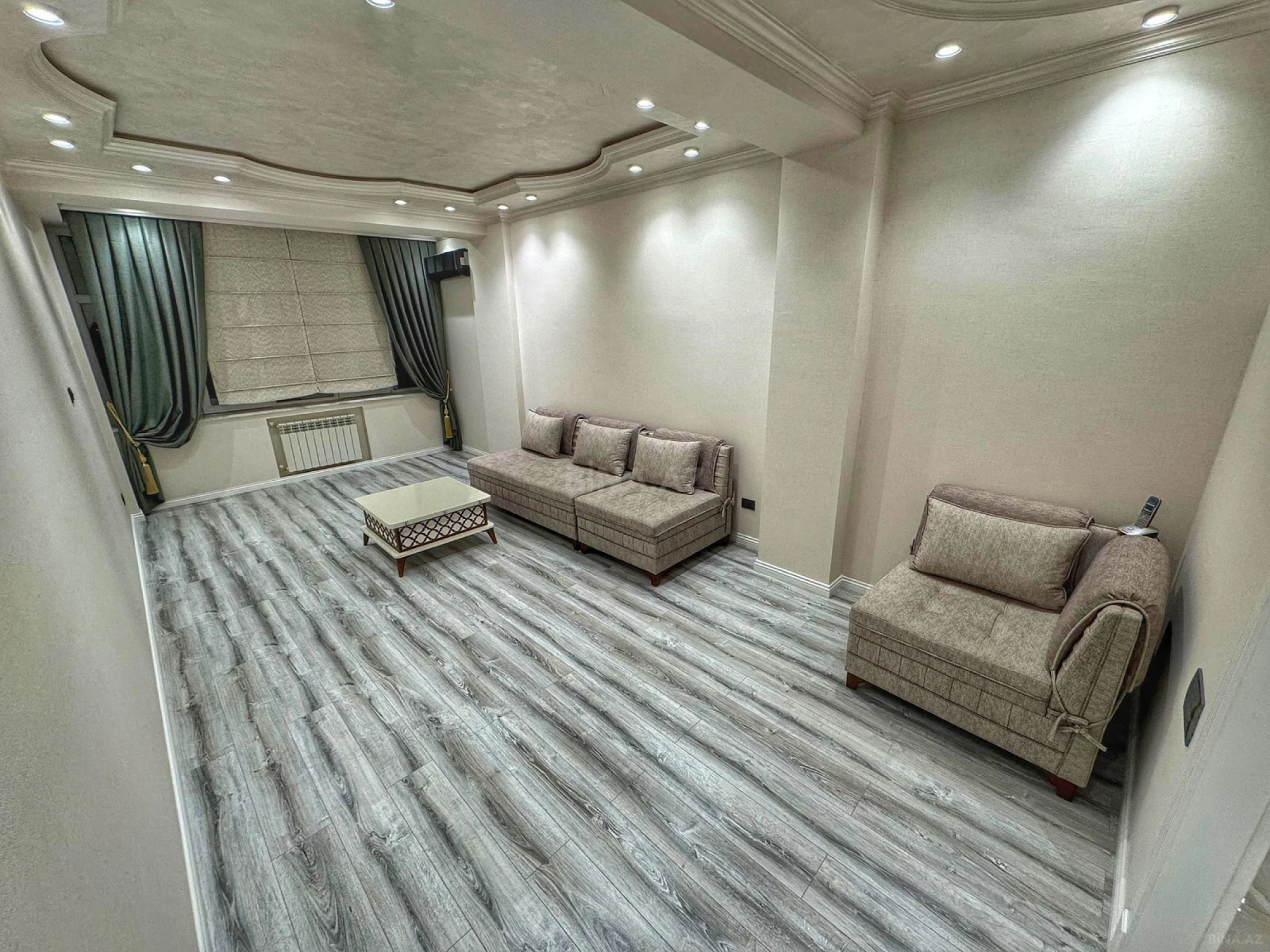 Satılır 4 otaqlı mənzil 145 m²